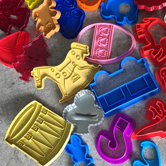 (J45) Mixed Cookie Cutters - Picture 3 of 6